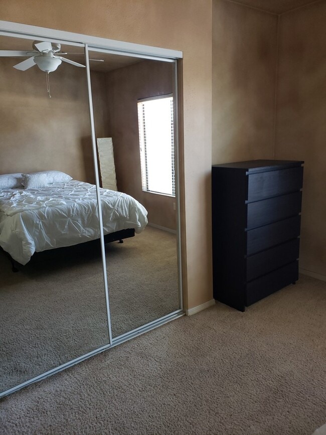 Building Photo - 2 Bedrooms, 2 Baths Executive