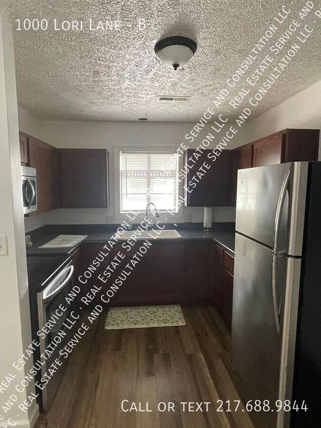 Building Photo - 1000 Lori Ln