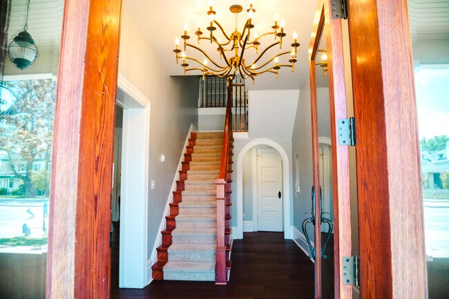 Building Photo - 145 E 300 S