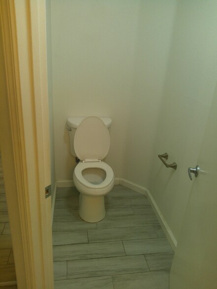 Building Photo - 973 Cedar Pines St