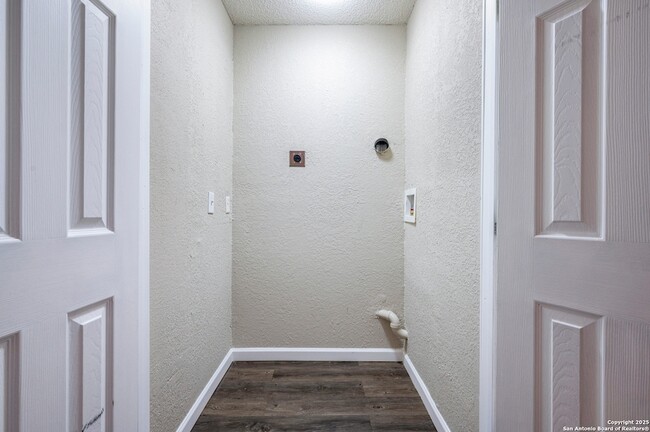 Building Photo - 1819 Babcock Rd