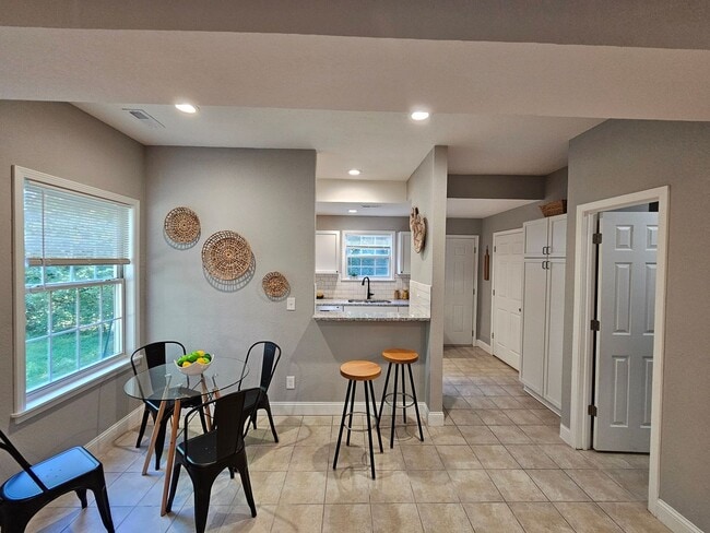 Building Photo - 1416 Maple Ln