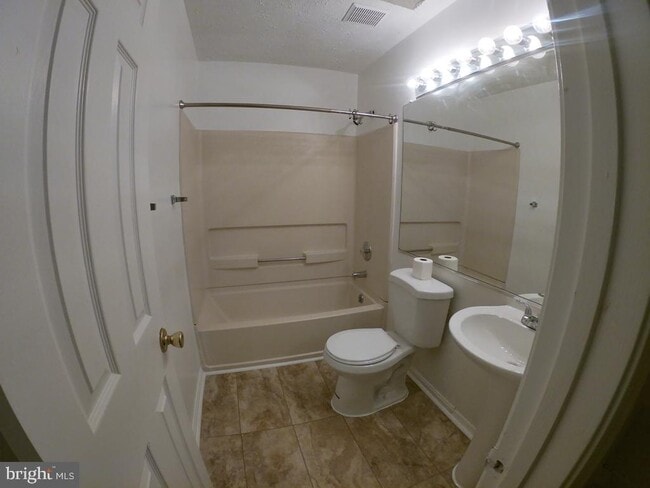 Building Photo - 2804 Pin Oak Ln