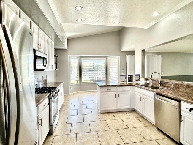 Building Photo - 12768 N Lantern Way