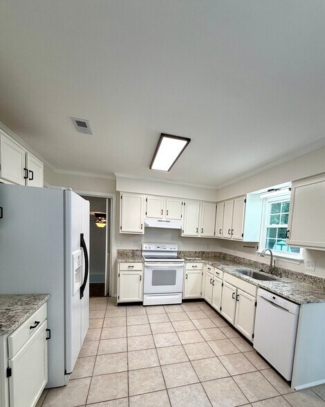 Building Photo - 302 Rolling Acres Dr