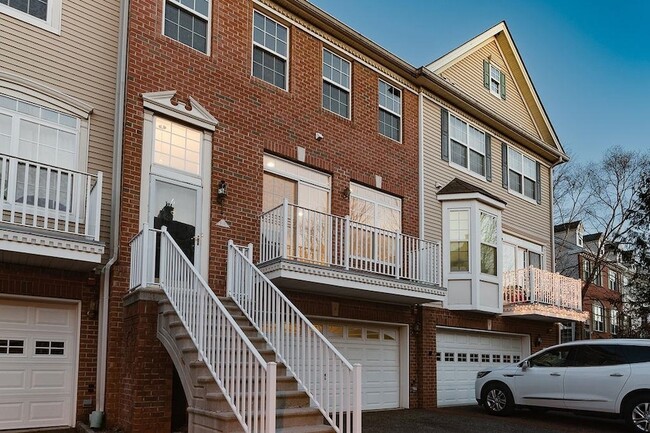 Building Photo - 6 Carpenter Ct