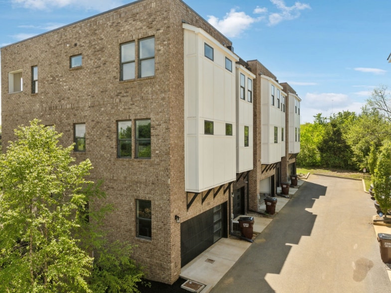 Building Photo - 736 Inspiration Blvd