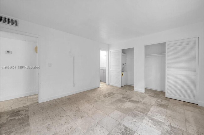 Building Photo - 8650 SW 67th Ave