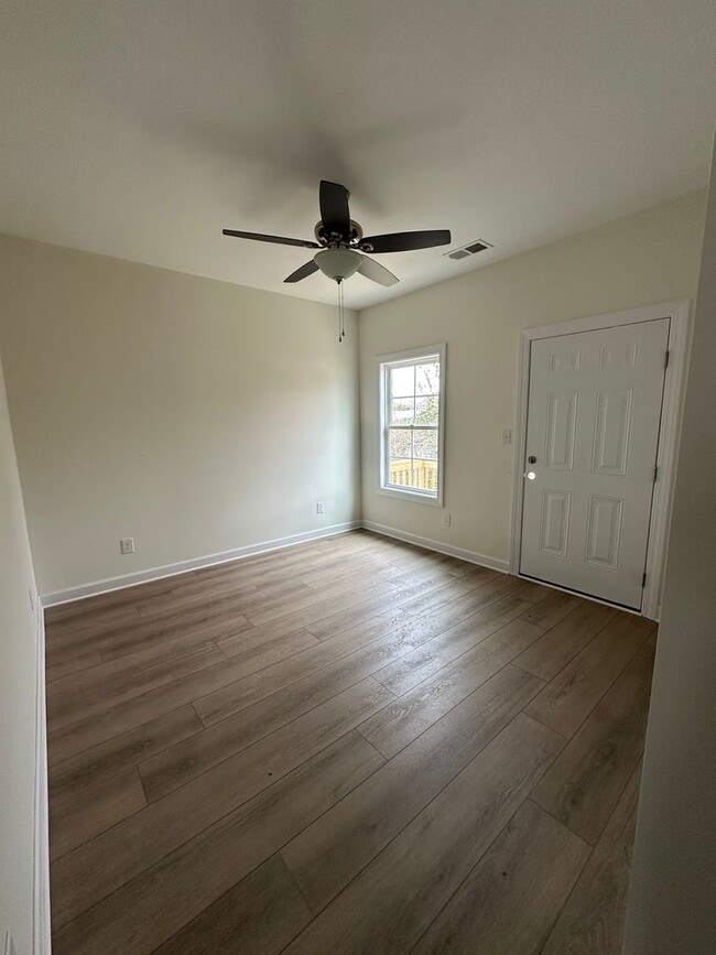 Building Photo - 906 Fort Totten Dr