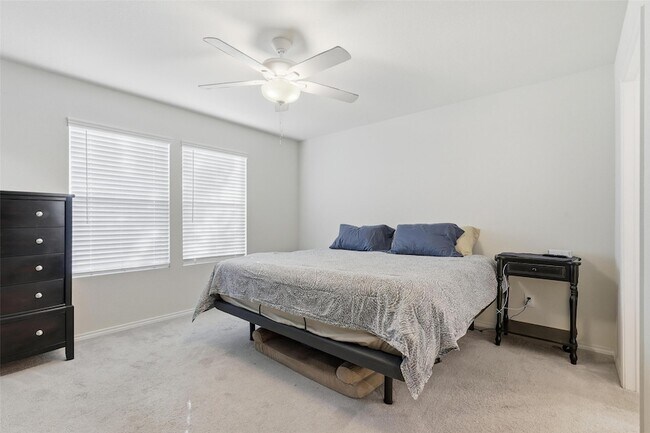 Building Photo - 10101 Newtown Dr