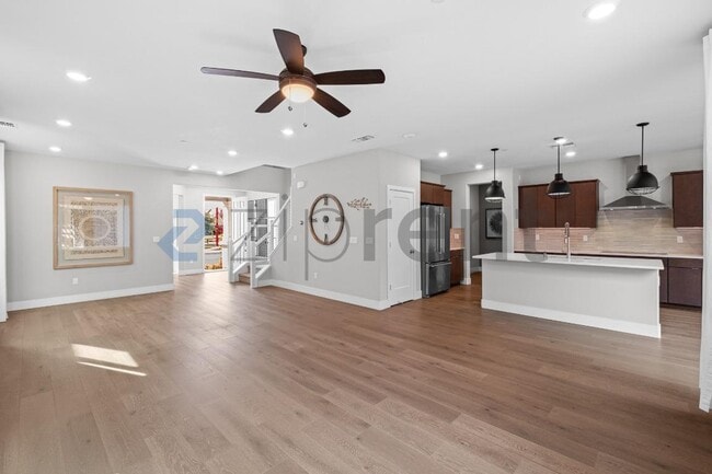 Building Photo - 285 Bear Creek Dr