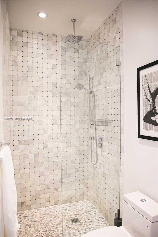 Building Photo - 100 Lincoln Rd