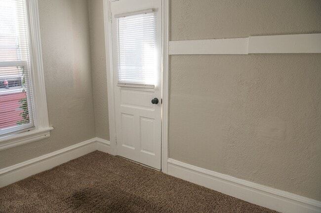 Building Photo - 307 Muench St