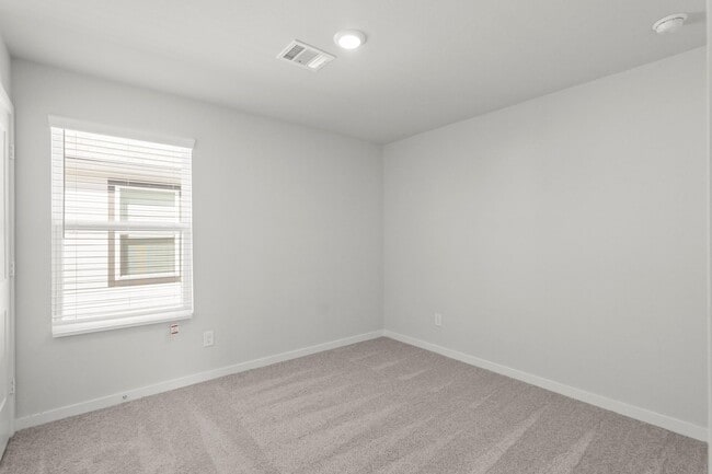 Building Photo - 298 Forest W St