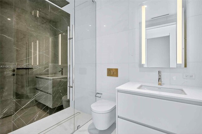 Building Photo - 300 Biscayne Blvd Way