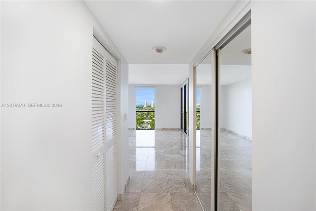 Building Photo - 3600 Yacht Club Dr