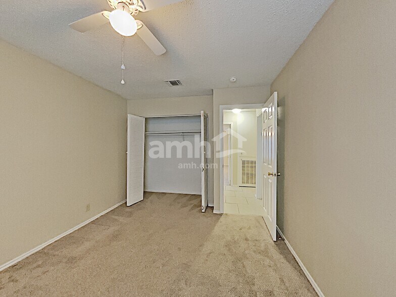 Building Photo - 734 Cypresscliff Dr