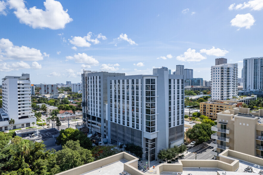 South & North Tower - Ram Miami River South Apartments