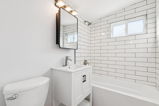 Building Photo - 26 N Craig Pl