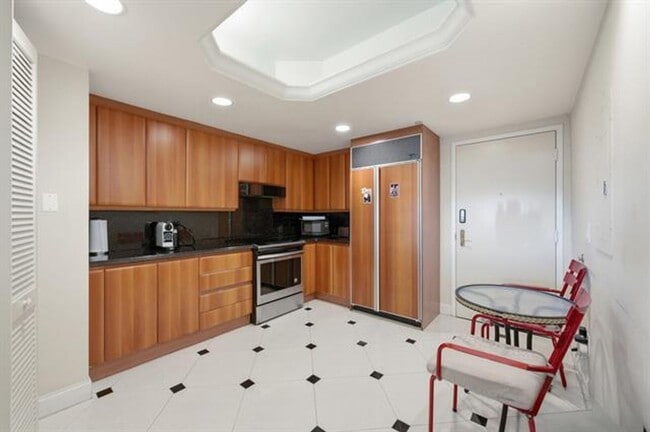 Building Photo - 9595 Collins Ave