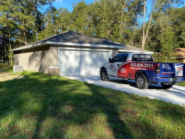 Building Photo - Custom Home - Desirable SW Dunnellon Neighborhood 3/2/2 **Won't Last**Available Soon!