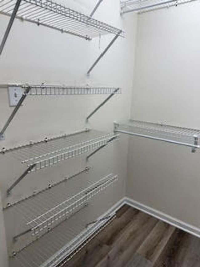 Building Photo - Knoxville 37934 - 2 bedroom, 2 bath condo - Contact Susan Niedergeses (865) 300-4722