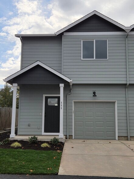 Building Photo - 141 Section St