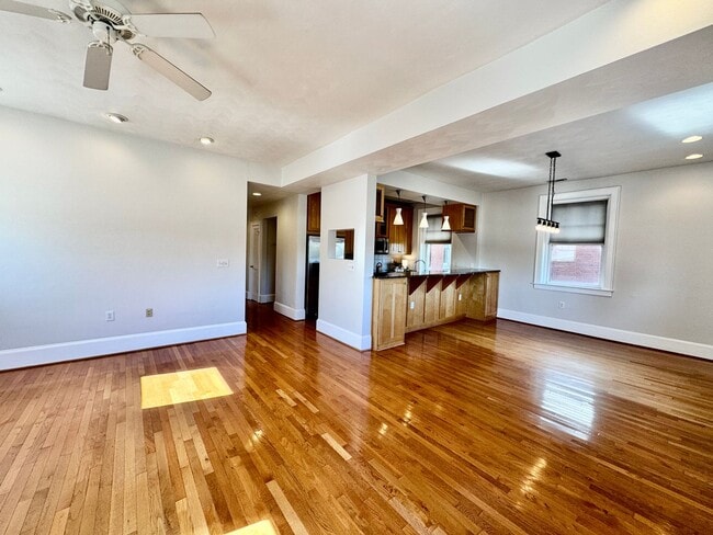 Building Photo - Amazing Garden-Style Condo Available NOW! ...
