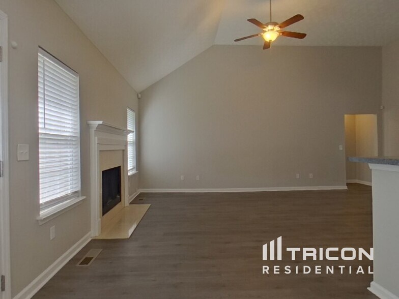 Building Photo - 6821 Hickory Hollow Dr