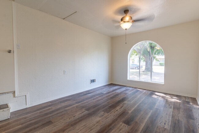 Building Photo - RENT TO OWN – Warr Acres!