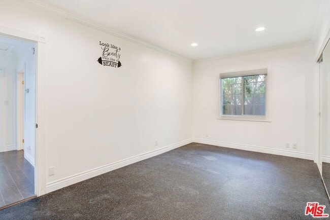 Building Photo - 2228 Nella Vista Ave