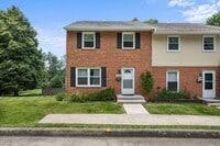 Building Photo - 3 to 4 Bed/3 1/2 Bath. Pet friendly.  Reserved Parking