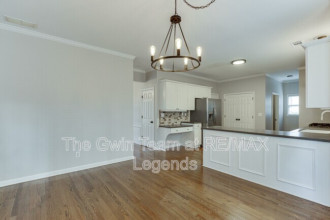 Building Photo - 1795 Lake Heights Cir