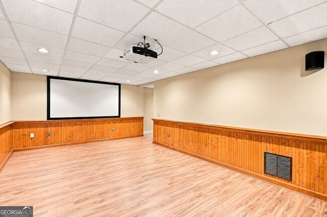 Building Photo - 3535 Claridge Dr NE