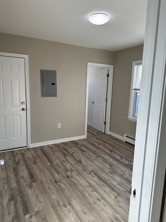 Building Photo - 91 Homes Ave