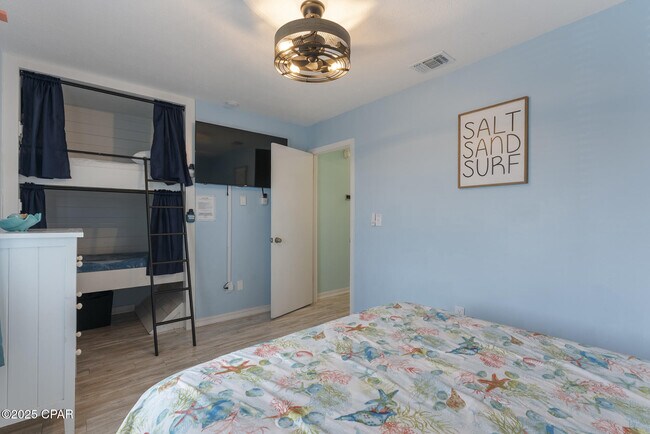 Building Photo - 164 Robin Ln