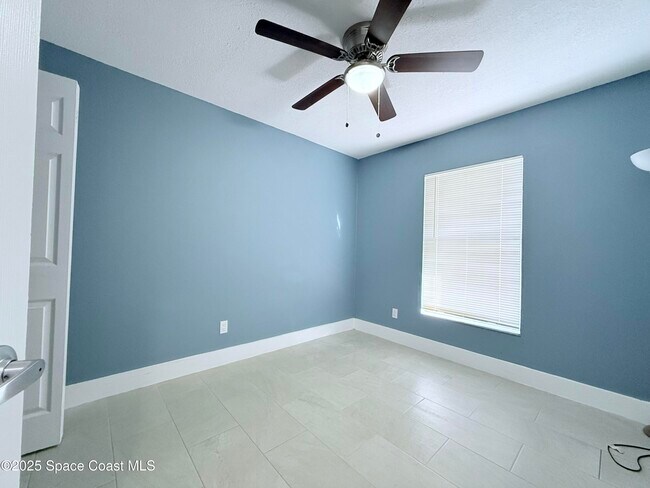 Building Photo - 2473 Largo Ave