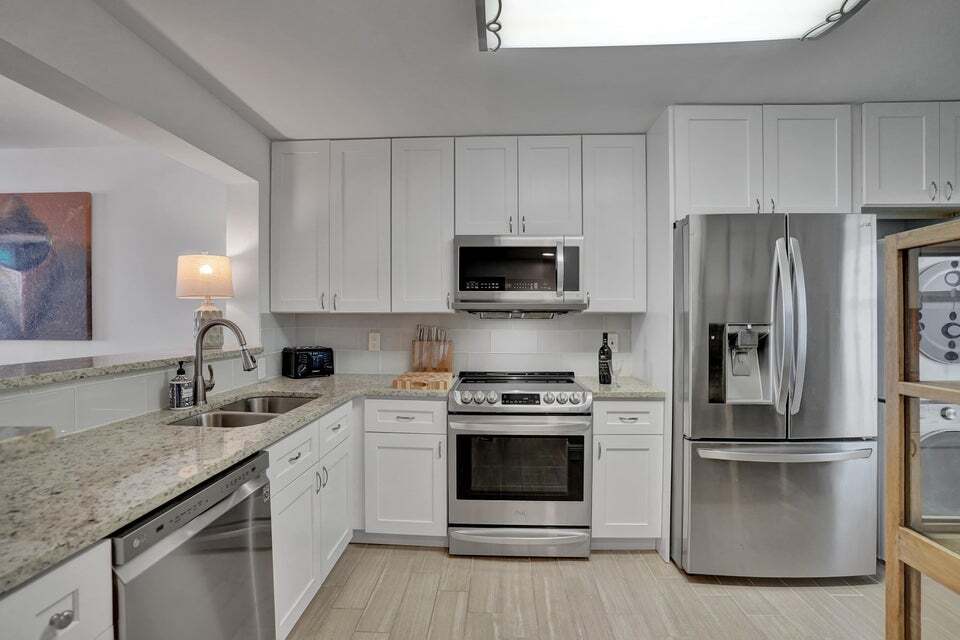 Building Photo - 3581 S Ocean Blvd