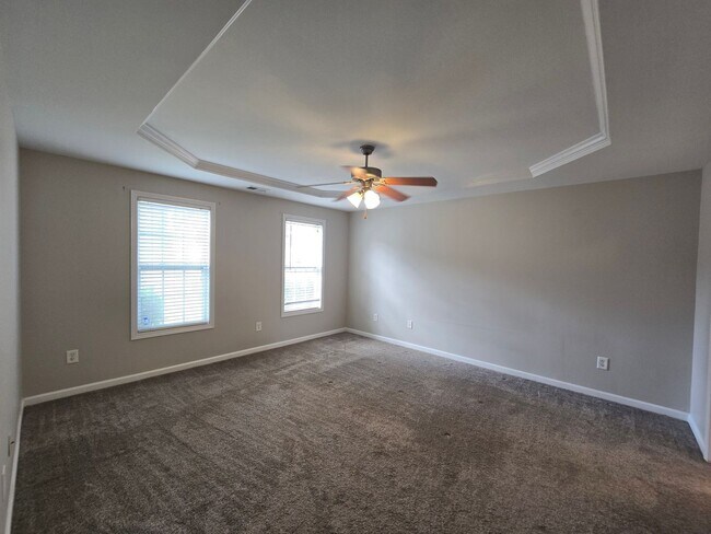 Building Photo - New Listing!!