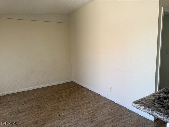 Building Photo - 2519 N McCarran St