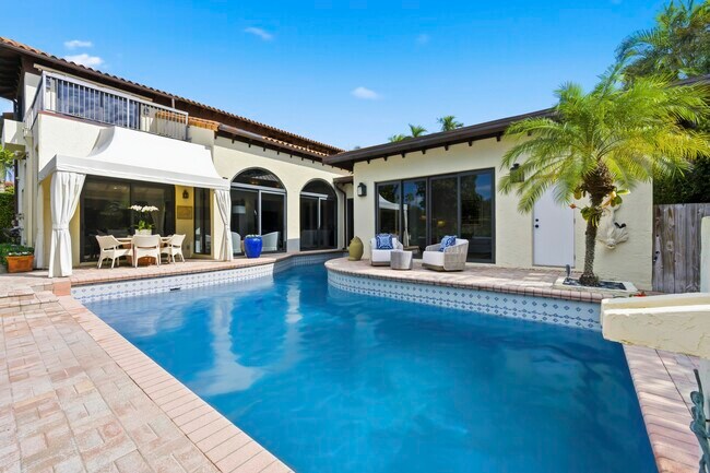 Primary Photo - 264 Everglade Ave