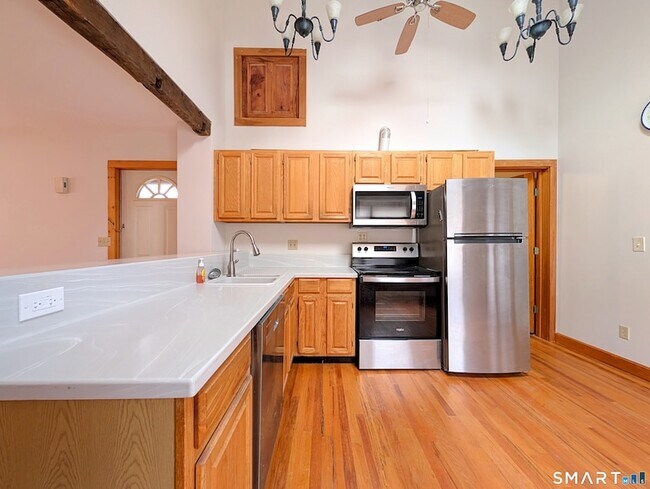 Building Photo - 434 Main St