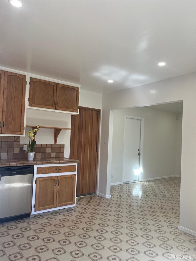 Building Photo - 5880 Olinda Rd