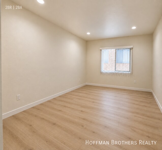Building Photo - 10849 Fruitland Dr