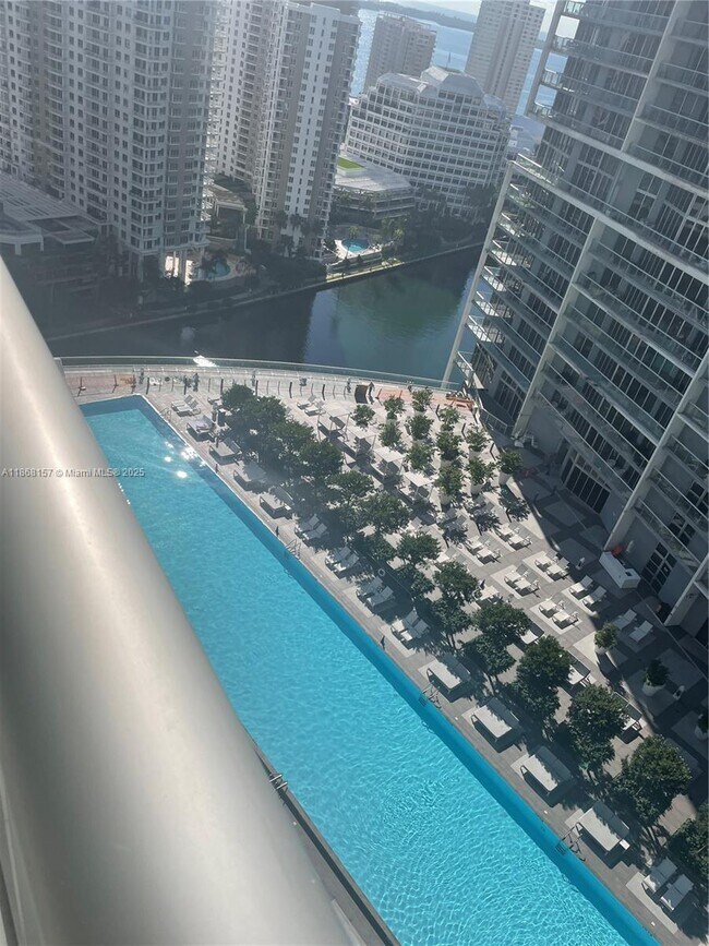 Building Photo - 475 Brickell Ave