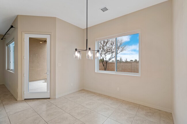 Building Photo - 1981 Sunview Ct