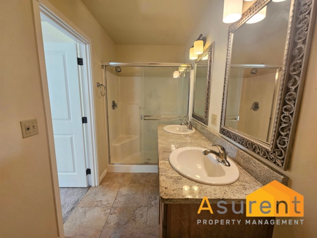 Building Photo - Adorable Jacksonville Duplex Available Now!