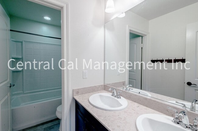 Building Photo - 5 Bedroom/3 Bath Home with Paid Solar System - $3095 Per month!