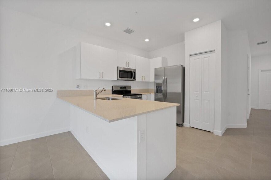 Building Photo - 250 SW 159th Ln