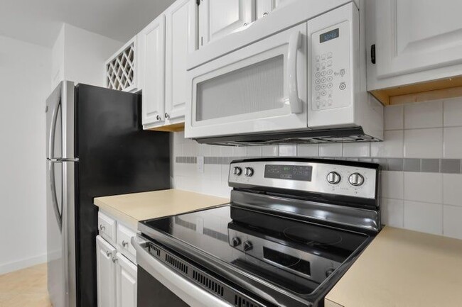 Building Photo - 1780 Palm Cove Blvd